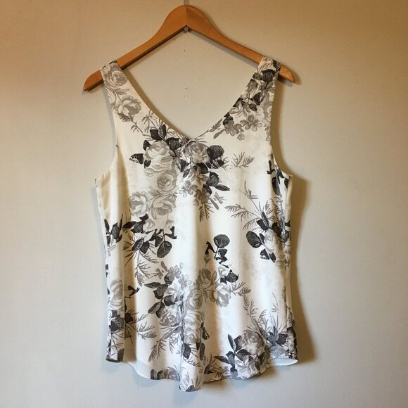 RW&CO. Black and White Rose Floral Print Sleeveless Bilayer Blouse - Picture 3 of 15